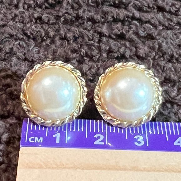 Vintage gold clip-on earrings lot - 9 pairs - Picture 6 of 9